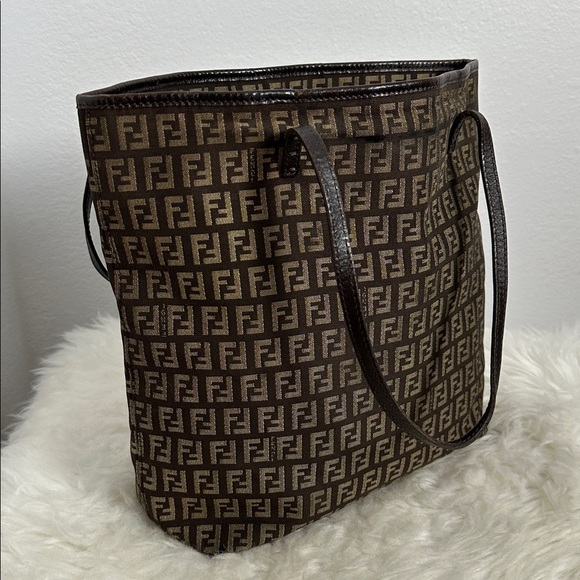 💯 Authentic Fendi Monogram Brown Tote Bag🍀 - Picture 5 of 16